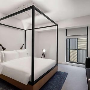 Zimmer mit Kingsize-Bett