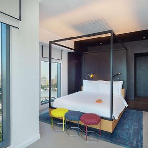 Zimmer mit Kingsize-Bett